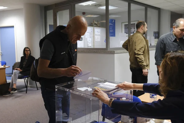 Виборці Голосують Виборчій Дільниці Під Час Виборів Парламенту Греції Виборчій — стокове фото
