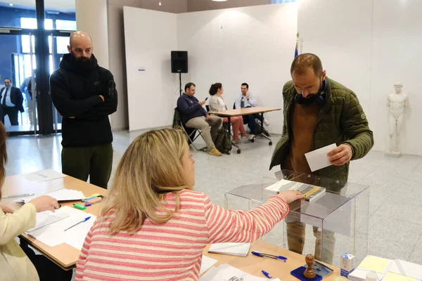 Szavazócédulákat Adtak Egy Szavazóhelyiségben Görög Törvényhozási Választás Idején Egy Brüsszeli — Stock Fotó