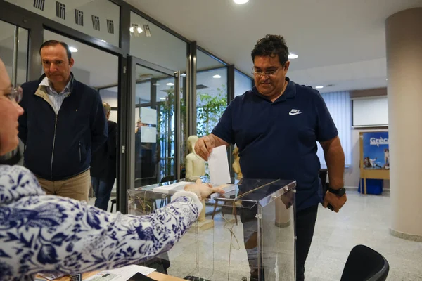 Die Wähler Geben Ihre Stimme Während Der Griechischen Parlamentswahl Mai — Stockfoto