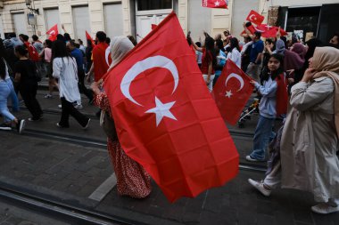 Türkiye Cumhurbaşkanı Erdoğan 'ın destekçileri 28 Mayıs 2023' te Brüksel, Belçika 'da yapılan ikinci tur seçimlerin sonuçlarını kutladılar.