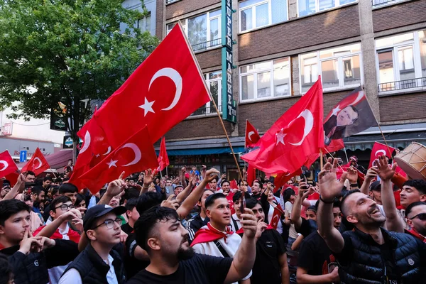 Apoiantes Presidente Turco Erdogan Comemoram Após Resultados Das Eleições Para — Fotografia de Stock
