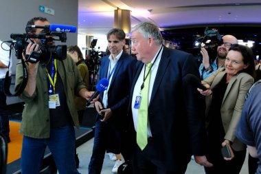 Avrupa Parlamentosu üyesi Marc Tarabella, genel seçimlere katılmak üzere basın mensuplarına konuştu. Brüksel, Belçika 31 Mayıs 2023.