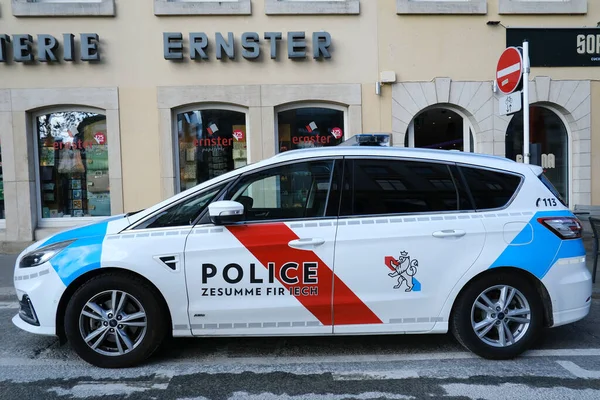룩셈부르크 거리에 경찰차 2023 — 스톡 사진