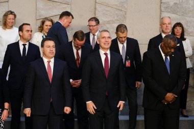 NATO Genel Sekreteri Jens Stoltenberg, 16 Haziran 2023 'te Belçika' nın Brüksel kentindeki NATO karargahındaki toplantının ikinci gününde aile fotoğrafı için NATO Savunma Bakanlarıyla birlikte poz verdi.
