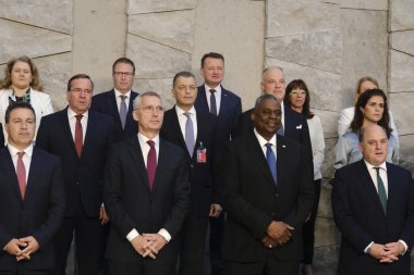 NATO Genel Sekreteri Jens Stoltenberg, 16 Haziran 2023 'te Belçika' nın Brüksel kentindeki NATO karargahındaki toplantının ikinci gününde aile fotoğrafı için NATO Savunma Bakanlarıyla birlikte poz verdi.