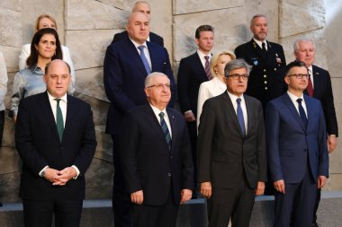 Yaşar Güler ve Savunma Bakanı, 16 Haziran 2023 'te Belçika' nın Brüksel kentindeki NATO karargahındaki toplantının ikinci gününde aile fotoğrafı için geldiler..