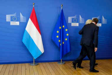 Avrupa Komisyonu Başkanı Ursula Von Der Leyen (R) 19 Haziran 2023 'te Belçika' nın Brüksel kentinde Lüksemburg Başbakanı Xavier Bettel (L) ile bir araya geldi..