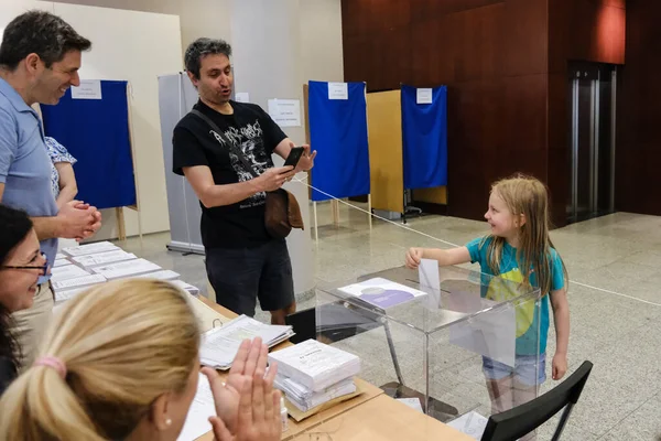 Ciudadanos Griegos Que Viven Extranjero Votan Por Las Elecciones Legislativas —  Fotos de Stock