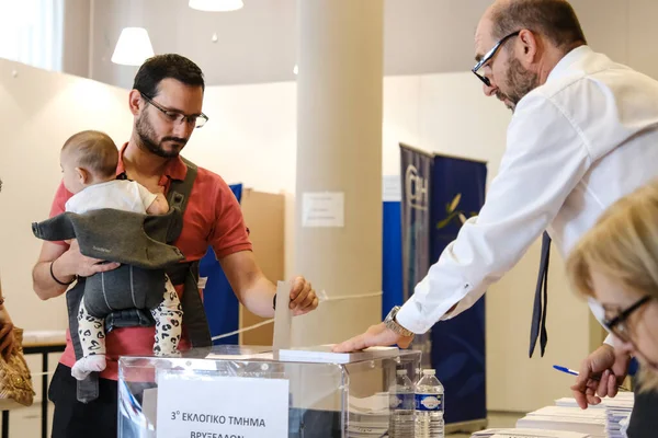 Έλληνες Πολίτες Που Ζουν Στο Εξωτερικό Ψηφίζουν Για Τις Ελληνικές — Φωτογραφία Αρχείου