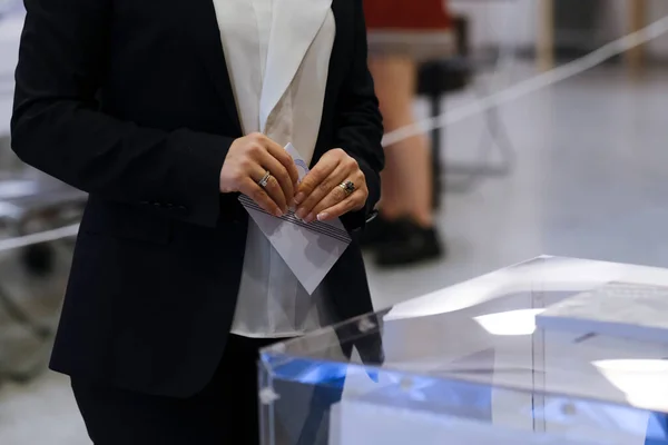 Грецькі Громадяни Живуть Кордоном Голосують Грецькі Парламентські Вибори Виборчій Дільниці — стокове фото