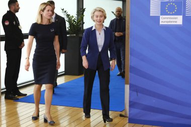 Avrupa Komisyonu Başkanı Ursula von der Leyen, 28 Haziran 2023 'te Brüksel, Belçika' daki AB genel merkezinde gerçekleşen görüşme öncesinde Estonya Başbakanı Kaja Kallas 'ı karşıladı..