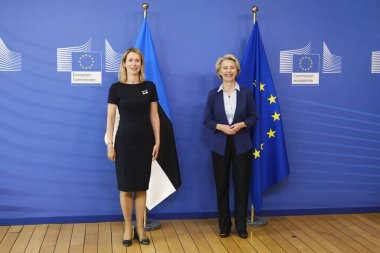 Avrupa Komisyonu Başkanı Ursula von der Leyen, 28 Haziran 2023 'te Brüksel, Belçika' daki AB genel merkezinde gerçekleşen görüşme öncesinde Estonya Başbakanı Kaja Kallas 'ı karşıladı..