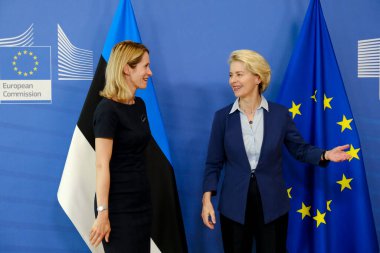Avrupa Komisyonu Başkanı Ursula von der Leyen, 28 Haziran 2023 'te Brüksel, Belçika' daki AB genel merkezinde gerçekleşen görüşme öncesinde Estonya Başbakanı Kaja Kallas 'ı karşıladı..