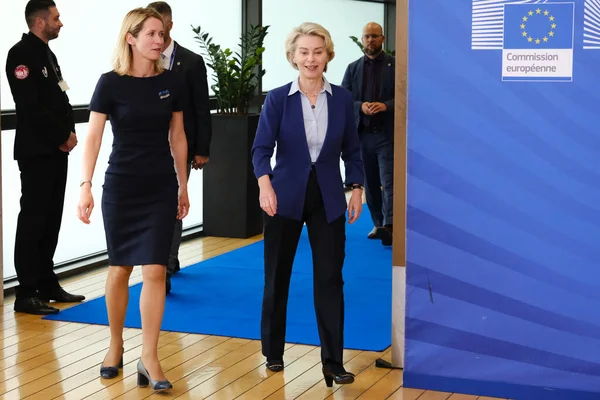 stock image European Commission President Ursula von der Leyen, right, greets Estonia's Prime Minister Kaja Kallas prior to a meeting at EU headquarters in Brussels, Belgium on June 28, 2023.