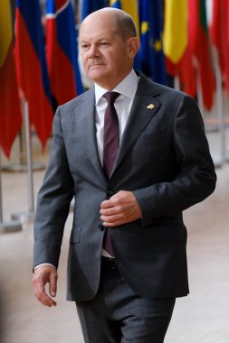 Almanya Başbakanı Olaf Scholz, 29 Haziran 2023 'te Brüksel, Belçika' daki Avrupa Konseyi Binası 'nda 27 AB lideriyle birlikte Avrupa Birliği Zirvesi' ne katılmak üzere geldiği sırada basına konuştu.. 