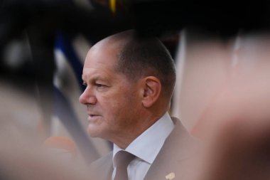 Almanya Başbakanı Olaf Scholz, 29 Haziran 2023 'te Brüksel, Belçika' daki Avrupa Konseyi Binası 'nda 27 AB lideriyle birlikte Avrupa Birliği Zirvesi' ne katılmak üzere geldiği sırada basına konuştu.. 