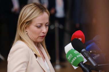 İtalya Başbakanı Giorgia Meloni, 29 Haziran 2023 'te Brüksel' deki AB karargahına bir AB Zirvesi için geldi..