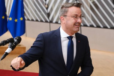Lüksemburg Başbakanı Xavier Bettel 29 Haziran 2023 'te Brüksel' deki AB karargahına bir AB Zirvesi için geldi..
