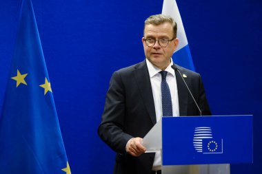 Finlandiya Başbakanı Petteri ORPO, 30 Haziran 2023 'te Brüksel' deki AB genel merkezinde yapılan AB Zirvesi sonuçları hakkında basın açıklaması yaptı..