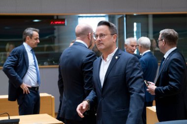 Lüksemburg Başbakanı Xavier Bettel 30 Haziran 2023 'te AB' nin Brüksel 'deki karargahına bir AB Zirvesi için geldi.