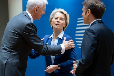 Avrupa Komisyonu Başkanı Ursula von der Leyen, 30 Haziran 2023 'te Brüksel' deki AB karargahına bir AB Zirvesi için geldi..