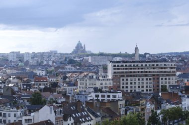 Belçika 'nın yeni belediye binasından 15 Temmuz 2023 tarihli bulutlu bir günde Brüksel' in panoramik manzarası.