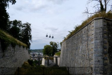 22 Temmuz 2023 'te Belçika' da Namur 'un yukarısında Cablecars görüldü.. 