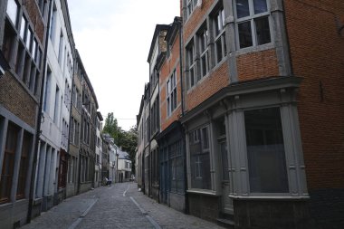 22 Temmuz 2023 'te Belçika' nın Namur kentindeki boş sokaklar.
