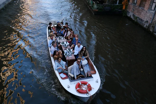 Turistas Barco Canal Centro Histórico Gante Bélgica Julio 2023 — Foto de Stock