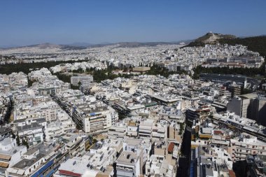 Atina şehrinin 10 Ağustos 2023 'te Yunanistan' ın en kalabalık bölgesini gösteren insansız hava aracından bir görüntüsü.