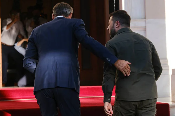 Премьер Министр Греции Кириакос Мицотакис Приветствует Президента Украины Владимира Зеленского — стоковое фото