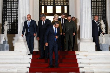 AB, Batı Balkanlar ve Ukrayna Cumhurbaşkanı Volodymyr Zelensky 'nin liderleri, 21 Ağustos 2023' te Yunanistan 'ın başkenti Atina' daki Maximos Köşkü 'nde aile fotoğrafına poz vermek üzere geldiler..
