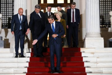 AB, Batı Balkanlar ve Ukrayna Cumhurbaşkanı Volodymyr Zelensky 'nin liderleri, 21 Ağustos 2023' te Yunanistan 'ın başkenti Atina' daki Maximos Köşkü 'nde aile fotoğrafına poz vermek üzere geldiler..