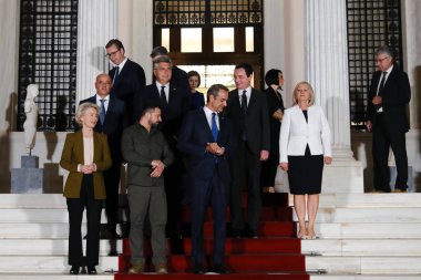 AB, Batı Balkanlar ve Ukrayna Cumhurbaşkanı Volodymyr Zelensky 'nin liderleri, 21 Ağustos 2023' te Yunanistan 'ın başkenti Atina' daki Maximos Köşkü 'nde aile fotoğrafına poz vermek üzere geldiler..