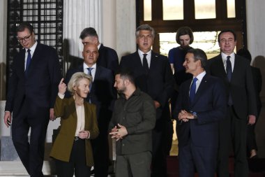 AB, Batı Balkanlar ve Ukrayna Cumhurbaşkanı Volodymyr Zelensky 'nin liderleri, 21 Ağustos 2023' te Yunanistan 'ın başkenti Atina' daki Maximos Köşkü 'nde aile fotoğrafına poz vermek üzere geldiler..
