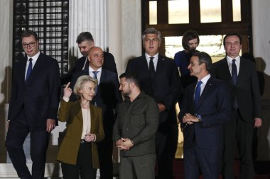 AB, Batı Balkanlar ve Ukrayna Cumhurbaşkanı Volodymyr Zelensky 'nin liderleri, 21 Ağustos 2023' te Yunanistan 'ın başkenti Atina' daki Maximos Köşkü 'nde aile fotoğrafına poz vermek üzere geldiler..