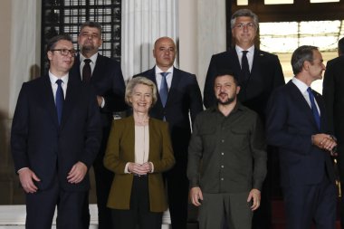 AB, Batı Balkanlar ve Ukrayna Cumhurbaşkanı Volodymyr Zelensky 'nin liderleri, 21 Ağustos 2023' te Yunanistan 'ın başkenti Atina' daki Maximos Köşkü 'nde aile fotoğrafına poz vermek üzere geldiler..