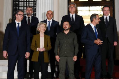 AB, Batı Balkanlar ve Ukrayna Cumhurbaşkanı Volodymyr Zelensky 'nin liderleri, 21 Ağustos 2023' te Yunanistan 'ın başkenti Atina' daki Maximos Köşkü 'nde aile fotoğrafına poz vermek üzere geldiler..