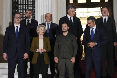 AB, Batı Balkanlar ve Ukrayna Cumhurbaşkanı Volodymyr Zelensky 'nin liderleri, 21 Ağustos 2023' te Yunanistan 'ın başkenti Atina' daki Maximos Köşkü 'nde aile fotoğrafına poz vermek üzere geldiler..