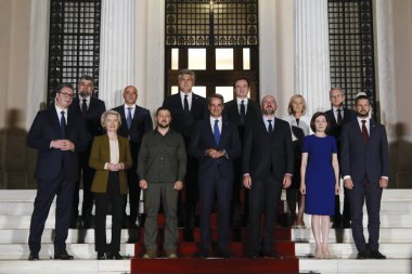 AB, Batı Balkanlar ve Ukrayna Cumhurbaşkanı Volodymyr Zelensky 'nin liderleri, 21 Ağustos 2023' te Yunanistan 'ın başkenti Atina' daki Maximos Köşkü 'nde aile fotoğrafına poz vermek üzere geldiler..