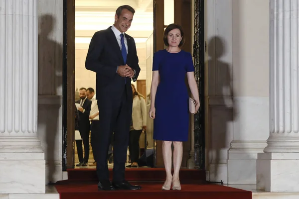 stock image Greece's Prime Minister Kyriakos Mitsotakis, left, welcomes Moldova's President Maia Sandu before an informal dinner at Maximou mansion in Athens, Greece on Aug. 21, 2023.