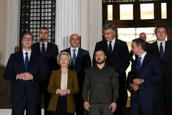 AB, Batı Balkanlar ve Ukrayna Cumhurbaşkanı Volodymyr Zelensky 'nin liderleri, 21 Ağustos 2023' te Yunanistan 'ın başkenti Atina' daki Maximos Köşkü 'nde aile fotoğrafına poz vermek üzere geldiler..