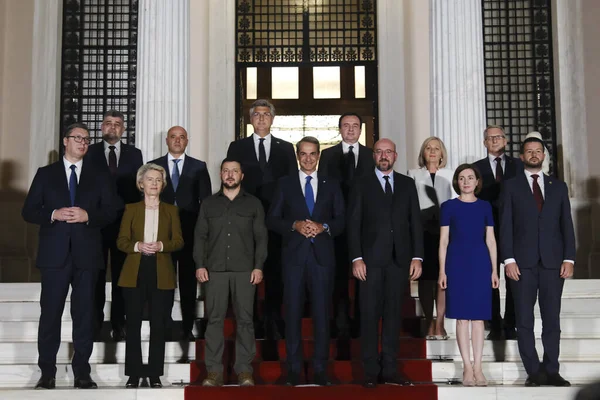 AB, Batı Balkanlar ve Ukrayna Cumhurbaşkanı Volodymyr Zelensky 'nin liderleri, 21 Ağustos 2023' te Yunanistan 'ın başkenti Atina' daki Maximos Köşkü 'nde aile fotoğrafına poz vermek üzere geldiler..