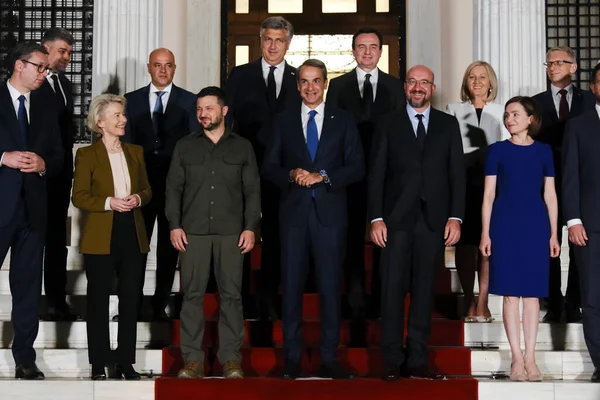 AB, Batı Balkanlar ve Ukrayna Cumhurbaşkanı Volodymyr Zelensky 'nin liderleri, 21 Ağustos 2023' te Yunanistan 'ın başkenti Atina' daki Maximos Köşkü 'nde aile fotoğrafına poz vermek üzere geldiler..