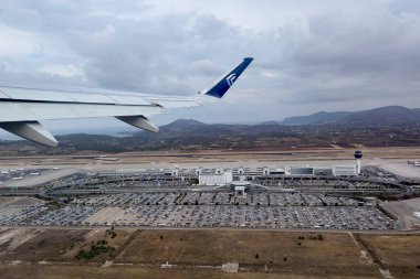 Atina, Yunanistan 'da 5 Eylül 2023' te düzenlenen yatılı operasyonlar sırasında Atina uluslararası havaalanına park edilen uçaklar.