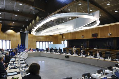 Avrupa Komisyonu Başkanı Ursula von der Leyen, 27 Eylül 2023 'te Brüksel, Belçika' daki haftalık Avrupa Komisyonu toplantısına katılmak üzere geliyor..