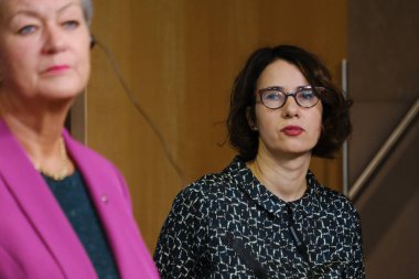 29 Eylül 2023 'te Brüksel, Belçika' da düzenlenen AB-Kolombiya Uyuşturucu Diyaloğu ortak basın toplantısı sözcüsü Anitta Hipper.