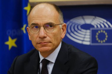 Enrico Letta, 9 Ekim 2023 'te Belçika' nın Brüksel kentinde düzenlenen Avrupa Parlamentosu Ekonomik ve Parasal İşler Komitesi oturumunda İtalya 'nın eski Başbakanı..