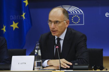 Enrico Letta, 9 Ekim 2023 'te Belçika' nın Brüksel kentinde düzenlenen Avrupa Parlamentosu Ekonomik ve Parasal İşler Komitesi oturumunda İtalya 'nın eski Başbakanı..