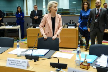 Avrupa Komisyonu Başkanı Ursula von der LEYEN, 25 Ekim 2023 'te Brüksel, Belçika' daki Üçlü Sosyal Zirveye katılmak üzere geliyor..